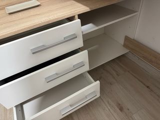 Escritorio moderno blanco y madera
