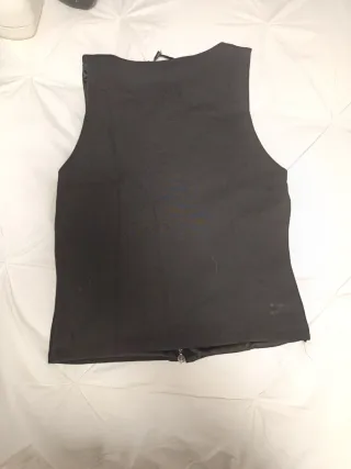 Camiseta Stradivarius cremallera frontal Talla L