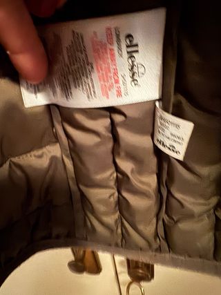 Cazadora Ellesse verde con capucha.