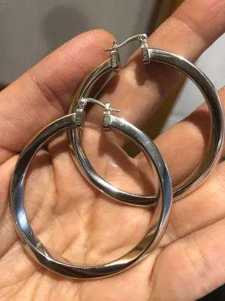 Aros Guess plateados originales