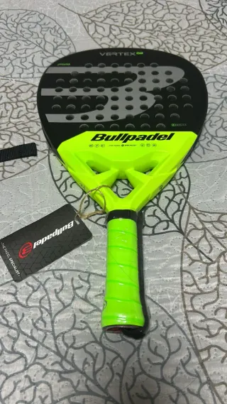Pala Bullpadel Vertex 02 PRECINTADA
