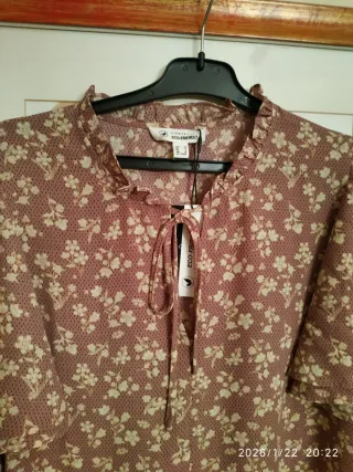 Blusa Cortefiel floral rosa y beige