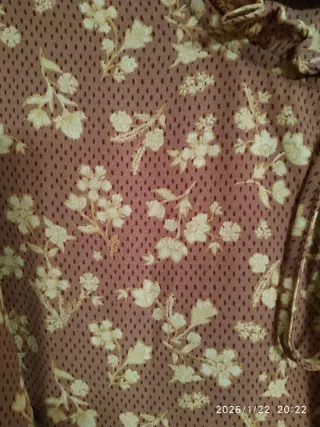 Blusa Cortefiel floral rosa y beige