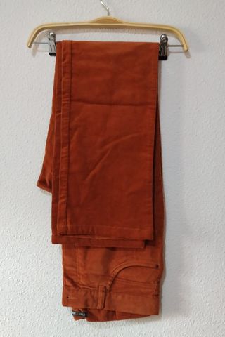 Pantalón Punto Roma color marrón teja