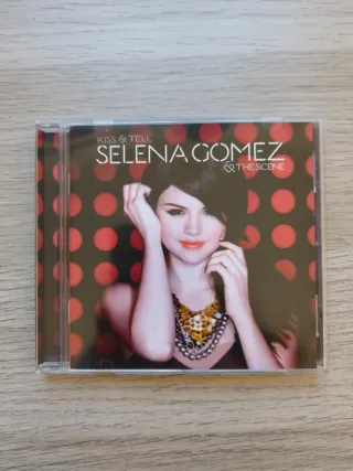 CD Selena Gomez Kiss & Tell