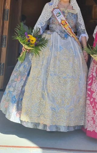 Traje de Fallera Gris