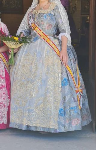 Traje de Fallera Gris