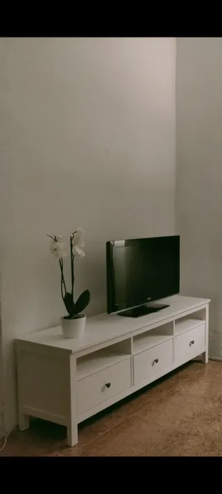 Mueble TV blanco con cajones