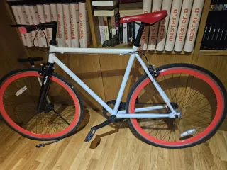 Bicicleta Fixie Blanca y Roja en perfecto estado