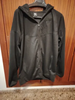 Chaquetas puma y Nike y poco uso marca original