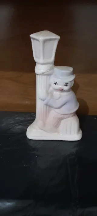 Figura porcelana payaso en farola cerámica