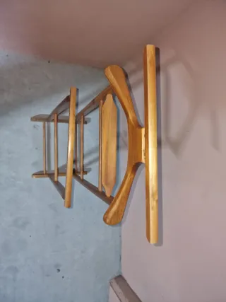 Galán de noche clásico de madera