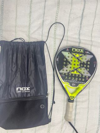 Pala deportiva NOX con bolsa.