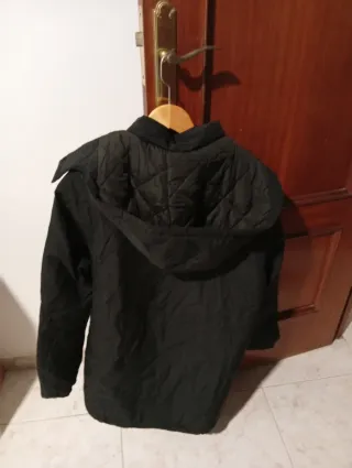 Abrigo Negro SBS con Capucha