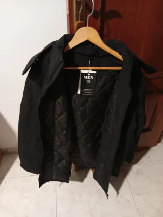 Abrigo Negro SBS con Capucha