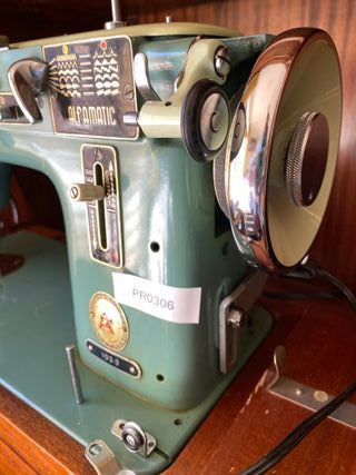 PR0306 - Máquina de coser Alfa