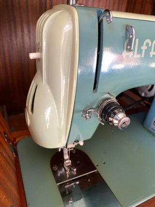 PR0306 - Máquina de coser Alfa