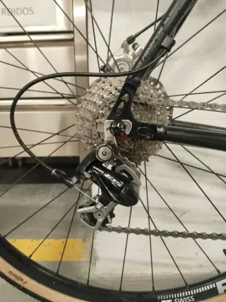 Bicicleta Gravel Negra