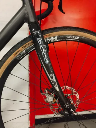 Bicicleta Gravel Negra