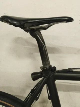 Bicicleta Gravel Negra