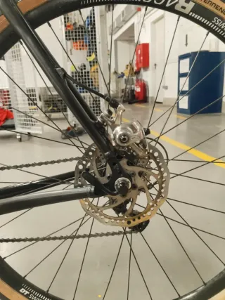 Bicicleta Gravel Negra