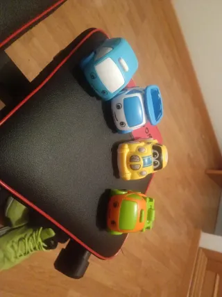 4 Carrozzine giocattolo in plastica