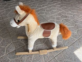 Caballo balancín de madera para niños