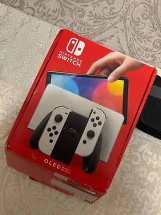 Nintendo Switch OLED + 5 Giochi