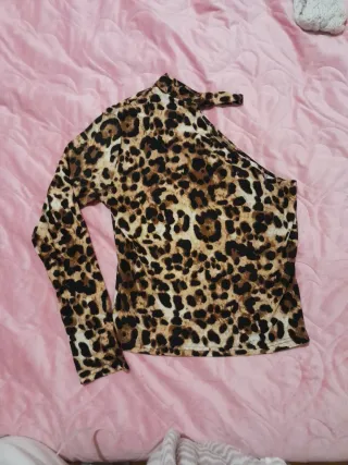 Camiseta leopardo asimétrica