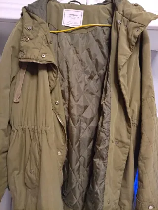 Chamarra Zara verde con capucha