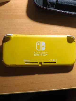 Nintendo Switch Lite Gialla + 20 Giochi
