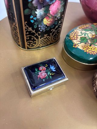 Pastillero vintage con flores