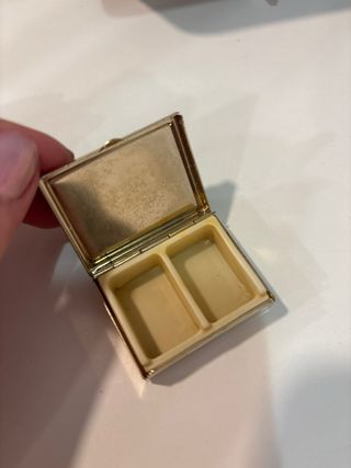 Pastillero vintage con flores