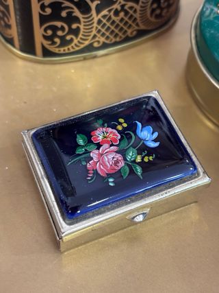 Pastillero vintage con flores