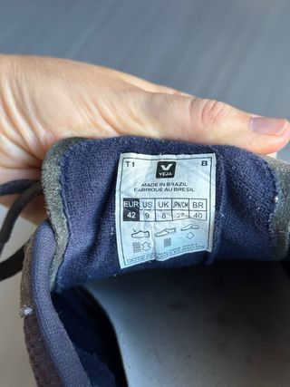 Veja sneakers in Navy, EU 42.