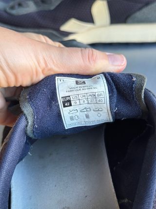 Veja sneakers in Navy, EU 42.