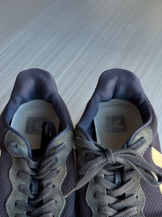 Veja sneakers in Navy, EU 42.