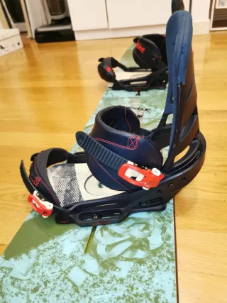 Snowboard Burton con attacchi