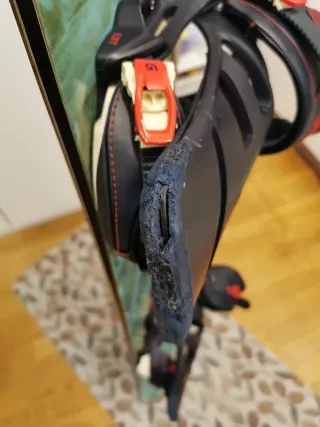 Snowboard Burton con attacchi