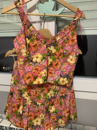 Total look Zara top y falda-pantalón floral