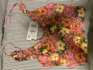 Total look Zara top y falda-pantalón floral