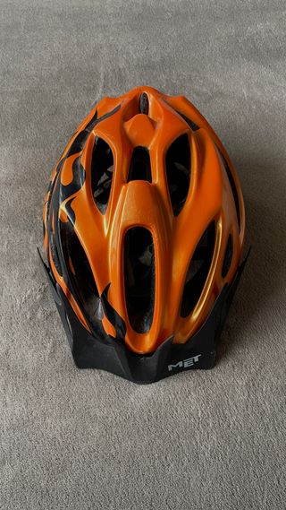 Casco de bicicleta MET naranja ajustable