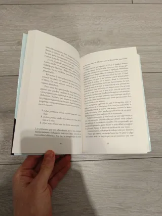 Dinero feliz (Coleccion Exito) (Spanish Edition)