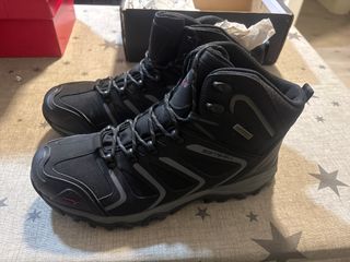 Botas de trabajo y montaña negras y grises