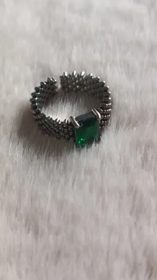 Anillo vintage plata con piedra verde