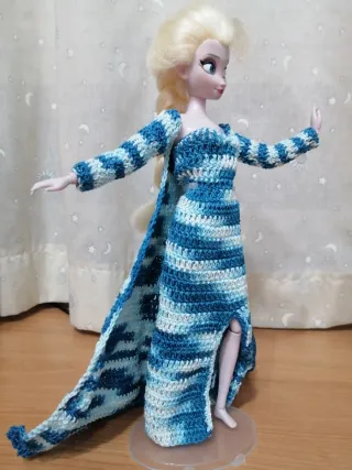 Muñeca Elsa Frozen con vestido crochet