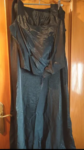 Falda y corpiño negro