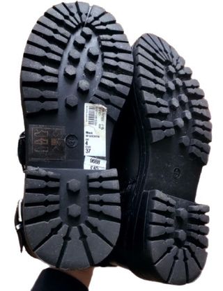 Anfibi neri River Island