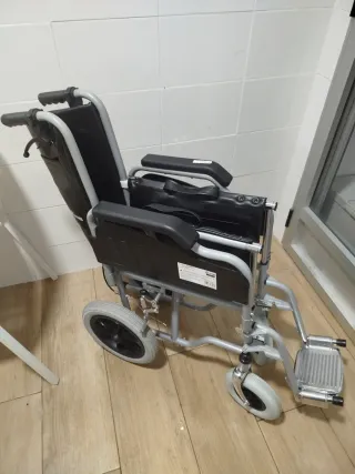 Silla de ruedas plegable