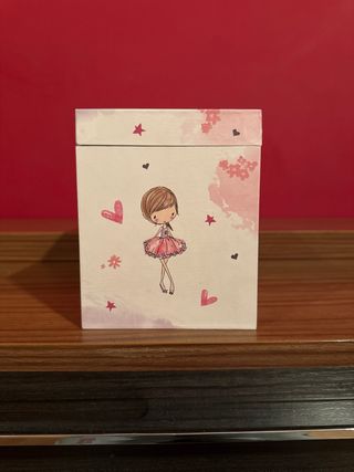 Caja de música bailarina rosa y blanca